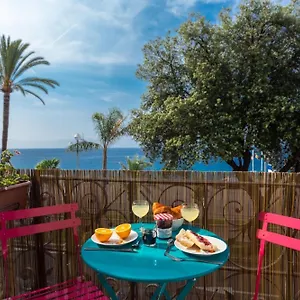 etats-unis-892-spacious-flat-on-sea-front-w-ac.fr-provencehotel.com/